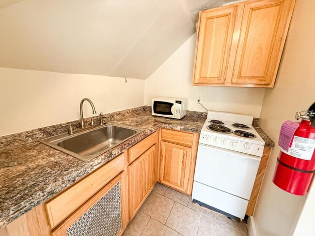 Building Photo - 207 Kelvin Pl