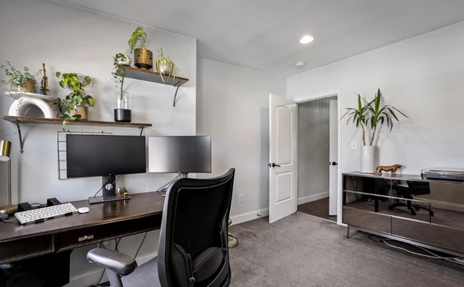 Building Photo - PERFECT FOR STUDENTS!  Jewel of a home in Remington - new renovation