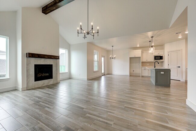 Building Photo - 2116 Josslyn Pl