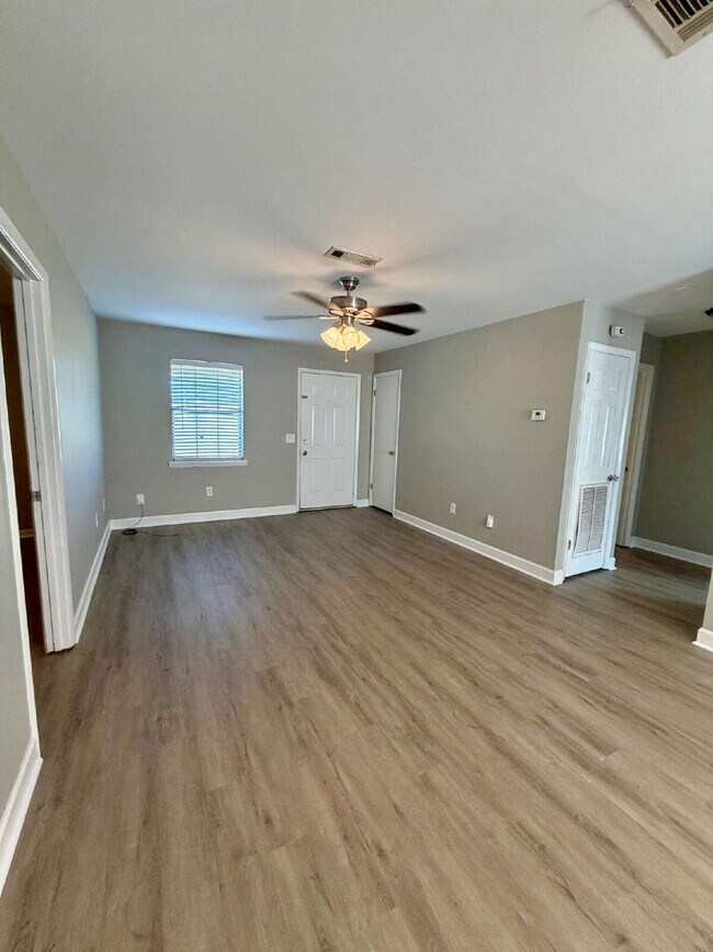 Building Photo - Available now FOR RENT in Enterprise, AL!!