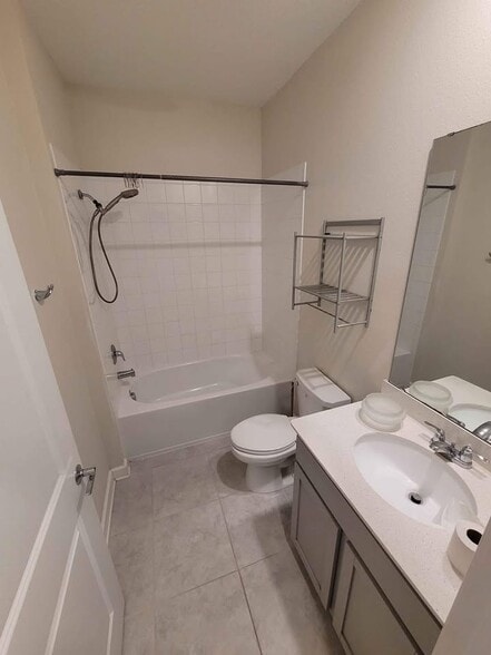 Building Photo - 741 Simone Ct