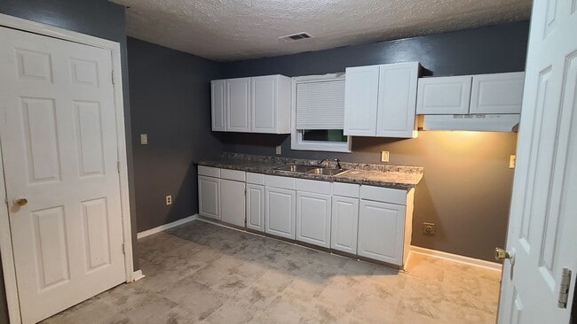 Building Photo - 2 Bedroom 1 Bath Home- Midtown Columbus