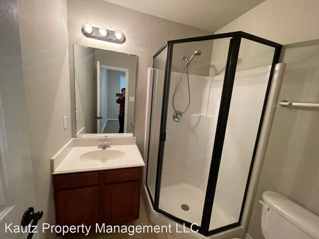 Building Photo - 2 br, 2.5 bath House - 910 Glenn Crossett St