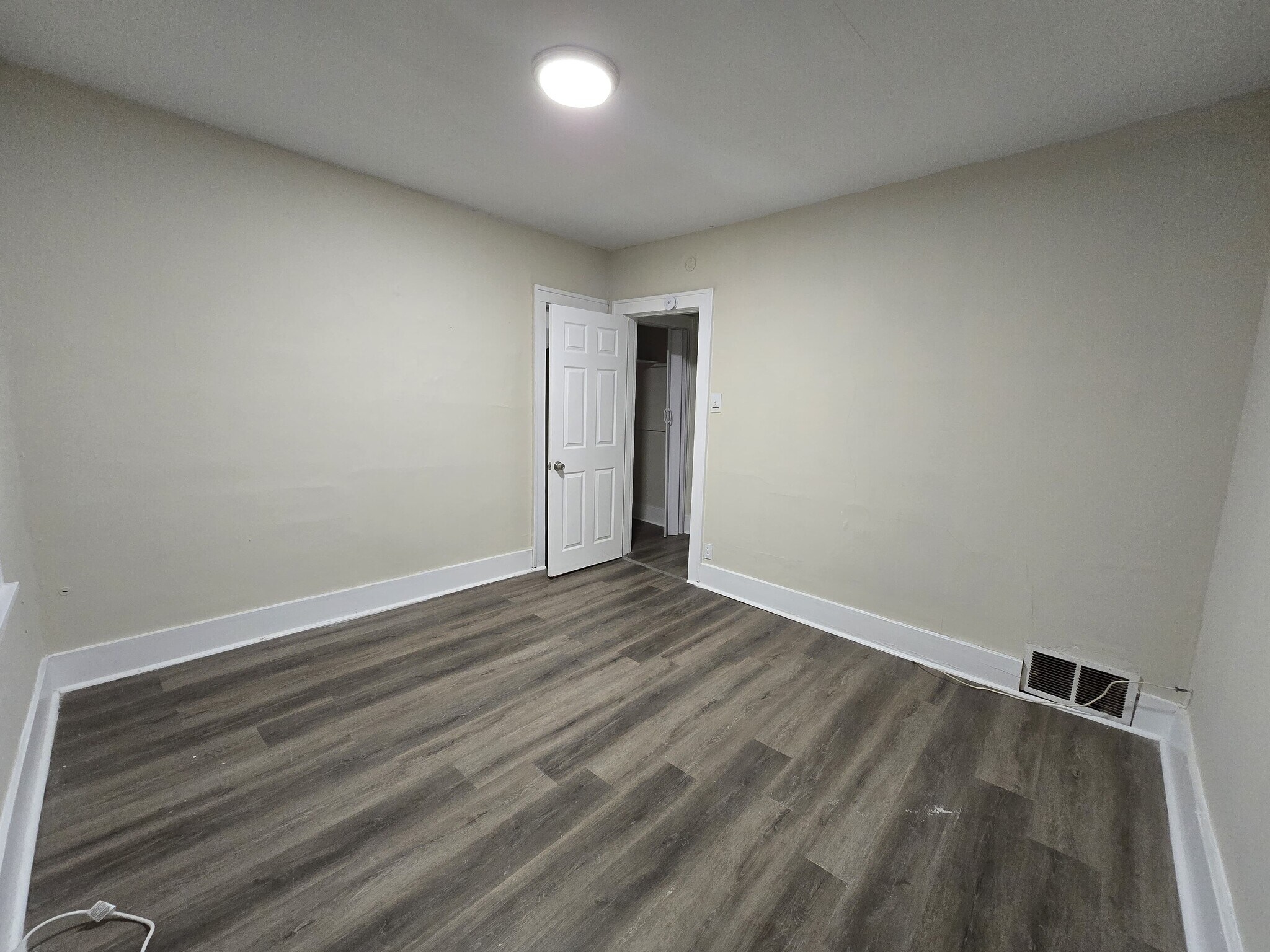 Building Photo - 7707 Vermont Ave