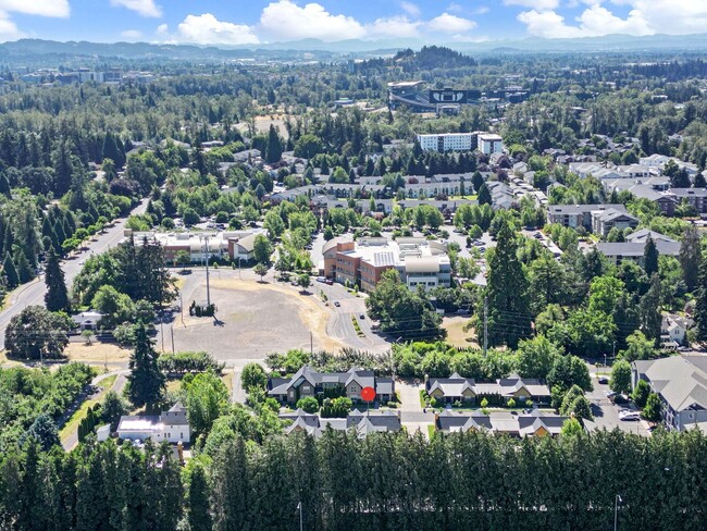 Building Photo - 3 Bedroom/ 2 Bath Stunning Home in Eugene,...