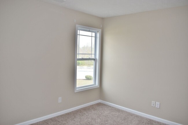 Building Photo - 3 bed 2.5 Bath Minutes from Lillington