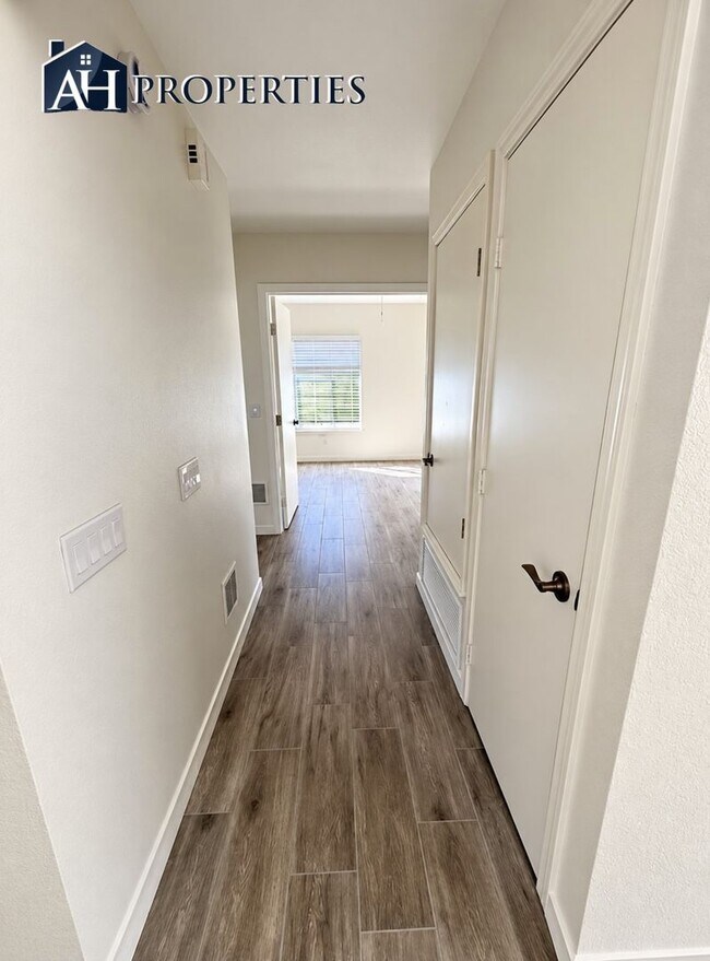 Building Photo - 7516 W Tonto Dr