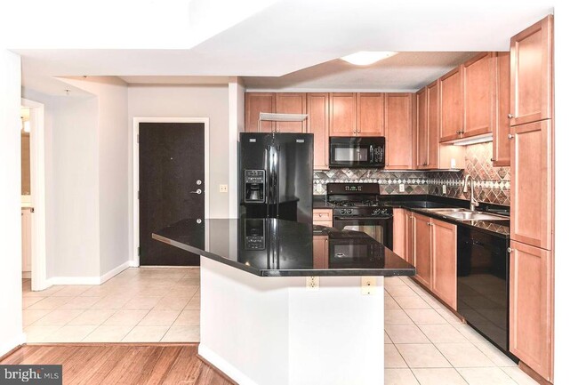 Building Photo - 851 N Glebe Rd