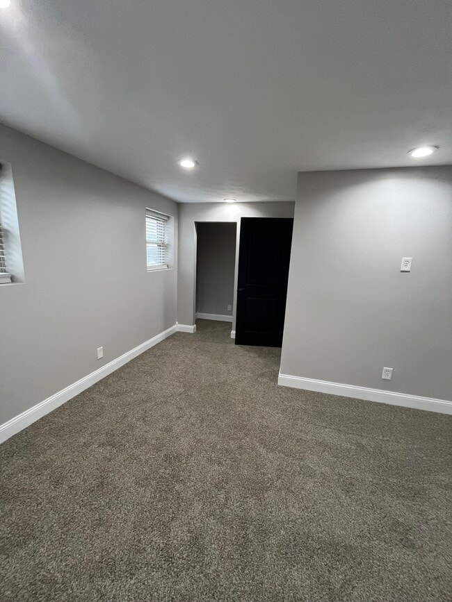 Building Photo - 4235 Straight Arrow Rd