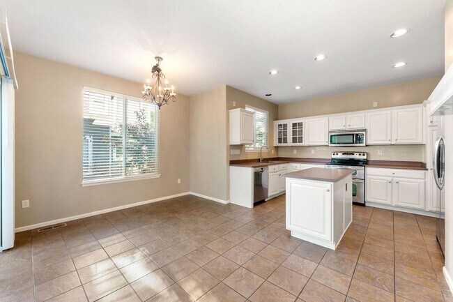 Building Photo - The Hearth of Highlands Ranch - 3bed + off...