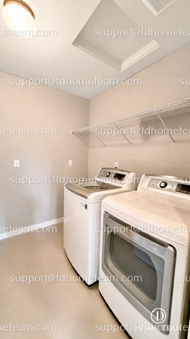 Building Photo - "Spacious 4-Bedroom Auburn Retreat with Scenic Views, Gleaming Hardwood Floors, and 3.5 Baths!"