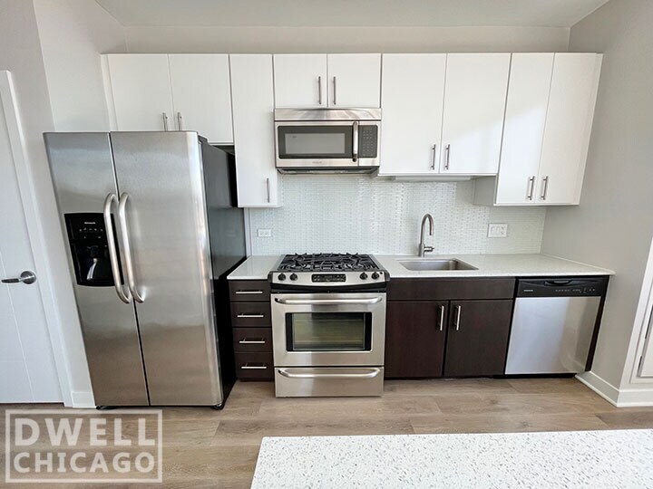 Building Photo - 776 W Quincy St