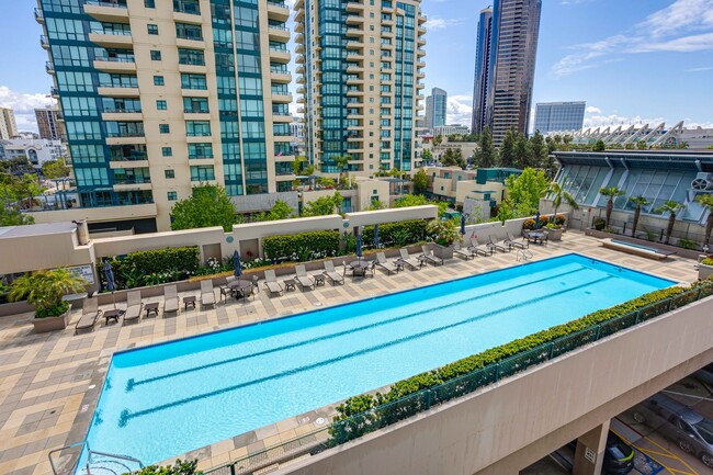 Building Photo - Water Views in the Pinnacle Marina