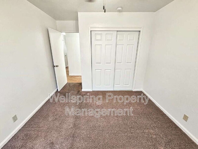 Building Photo - 528 Heatherglen Dr