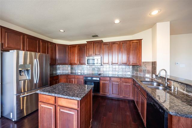 Building Photo - 9208 Longview Dr