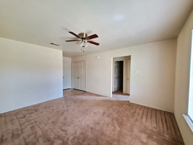 Building Photo - 3308 Hereford Ln