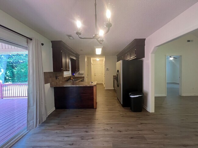 Building Photo - 3290 Valencia Dr