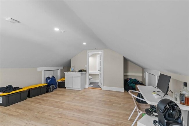 Building Photo - 16 Brinley St