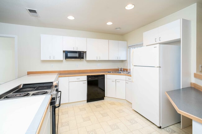 Building Photo - Spacious 2 Master Suites with Bonus Loft A...