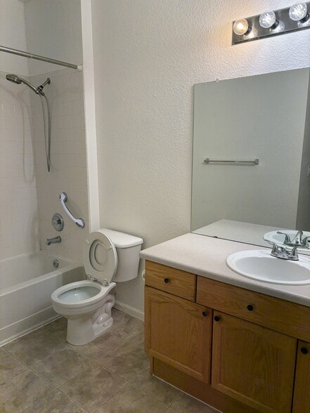 Hall Bath - 14241 E 1st Dr
