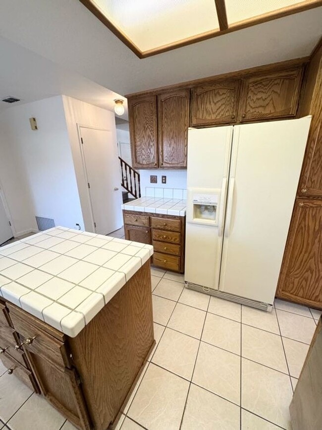 Building Photo - Freshly Painted 3 Bedroom + Loft in Desirable Elk Grove Neighborhood