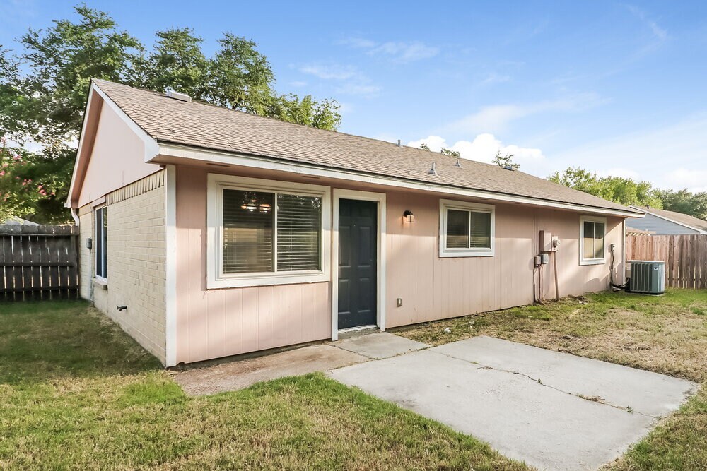 Building Photo - 4718 Roserock Ln