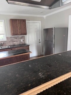 Building Photo - 2240 Pin Oak Cir