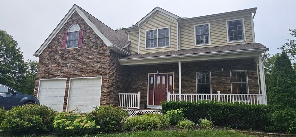 Primary Photo - 1740 Magnolia Ct
