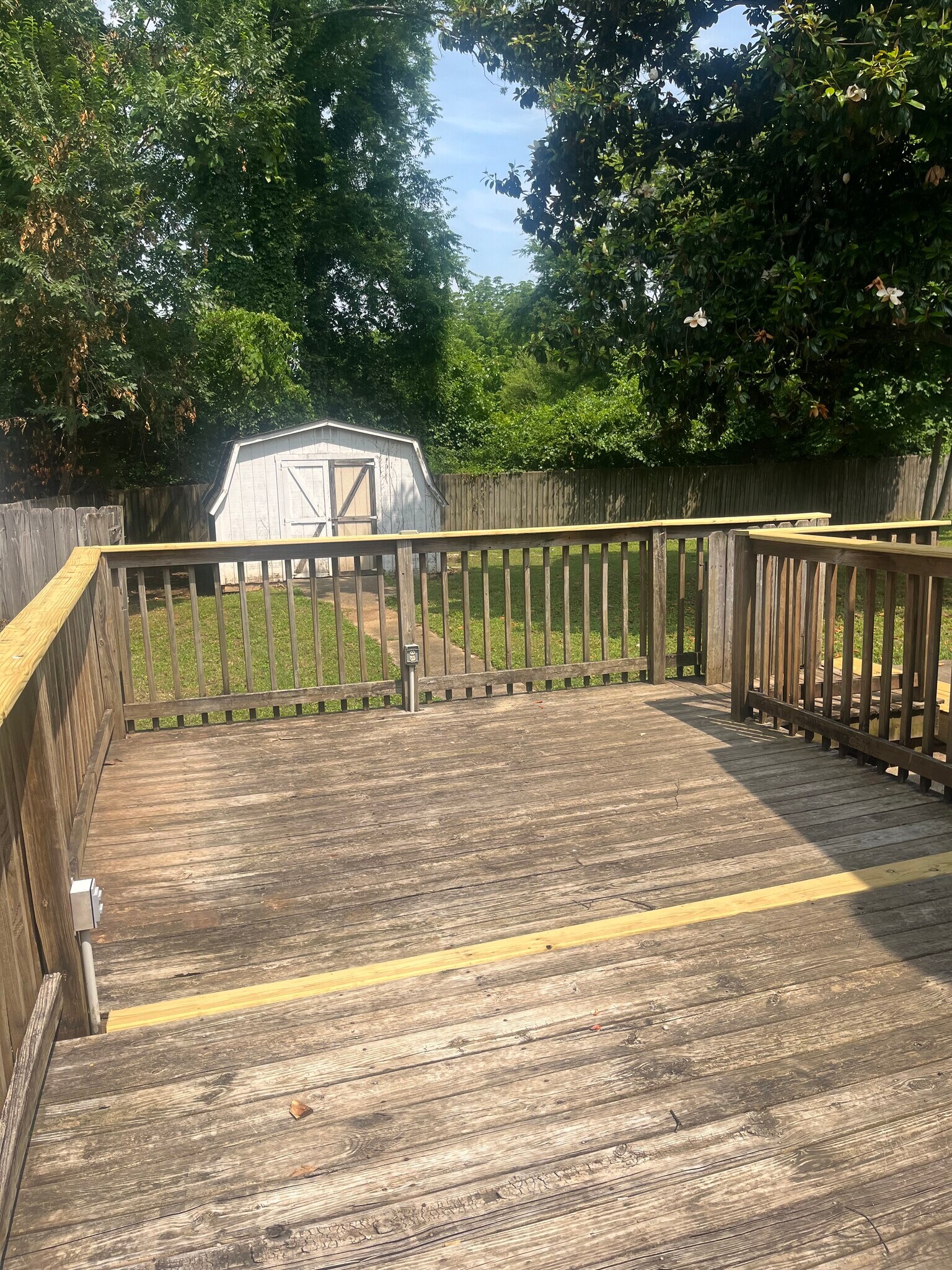 Spacious deck off the kitchen - 1402 N Tennessee Blvd