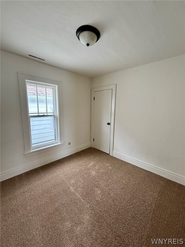 Building Photo - 91 Laverack Ave