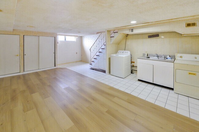 Building Photo - 2019 S Etting St