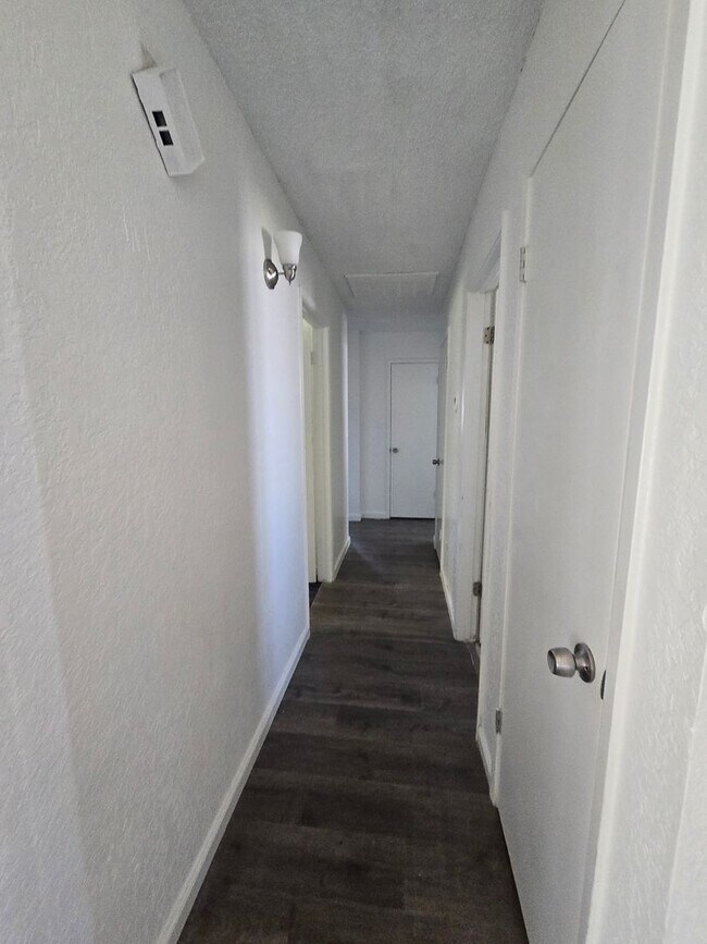 Building Photo - 4 Br 2 Ba available now