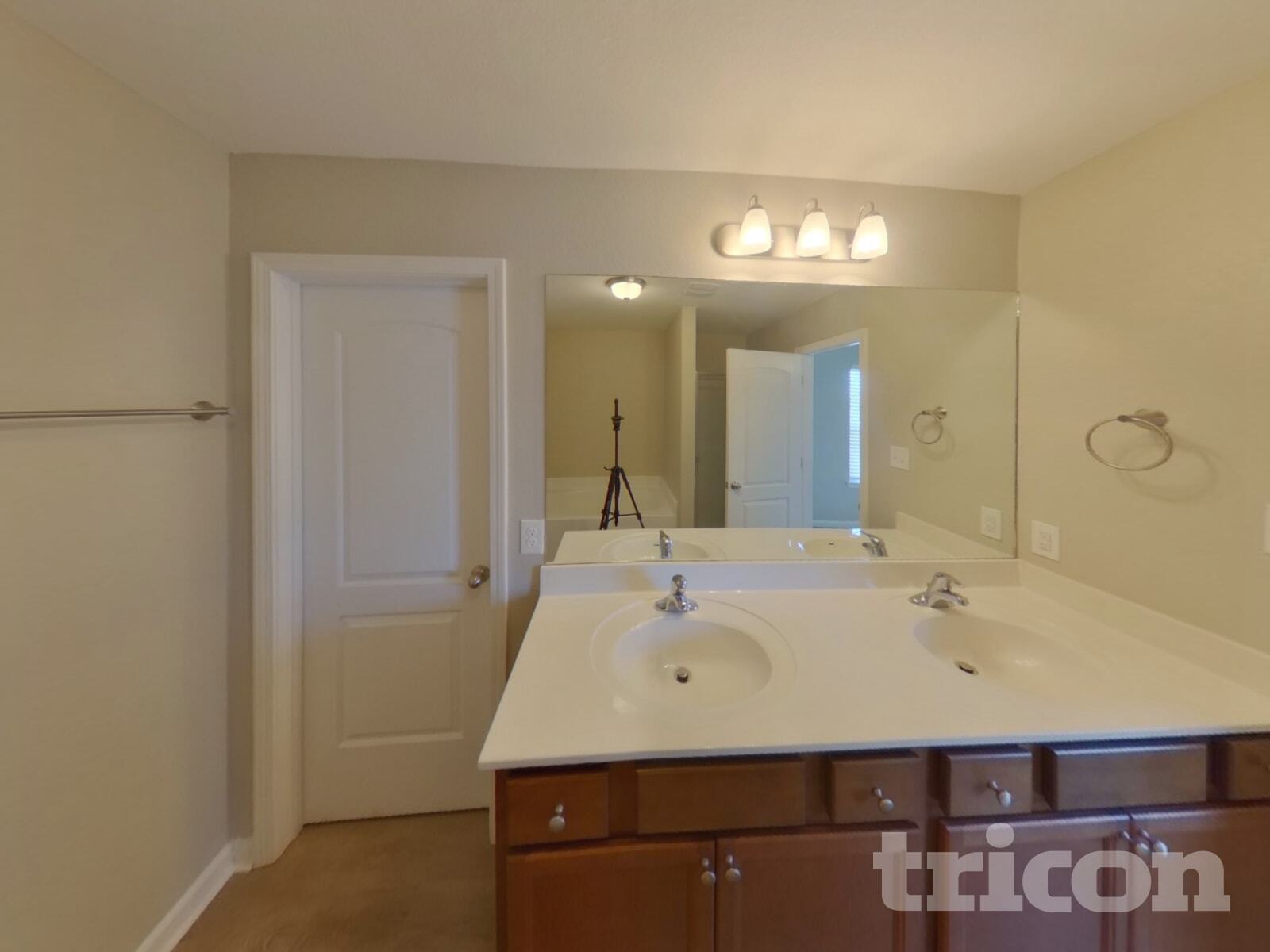 Building Photo - 3204 Dizzy Dean Dr