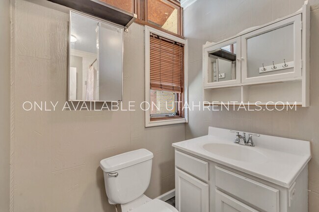 Building Photo - 1073 E 200 S