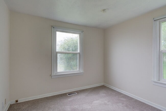 Building Photo - Charming 3-Bedroom Home Near Downtown Oak Harbor –Pet Friendly home.