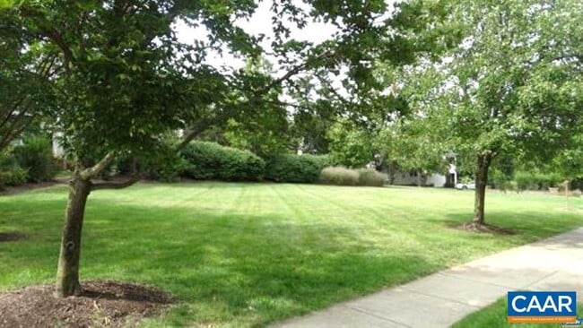 Building Photo - 140 Burnet St