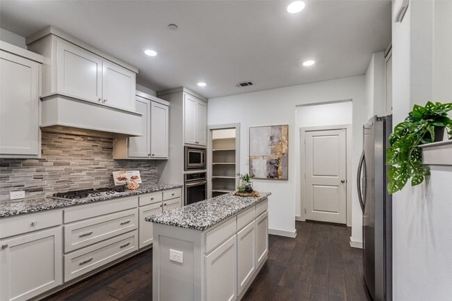 Building Photo - 1423 Lamb Dr