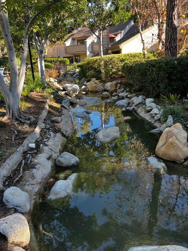 Building Photo - 2 Bedroom 3 Bath Condo for Rent in an Excellent Area of Fullerton