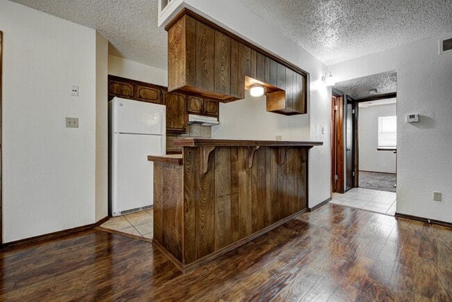Building Photo - 1315 Glen Oaks Ct