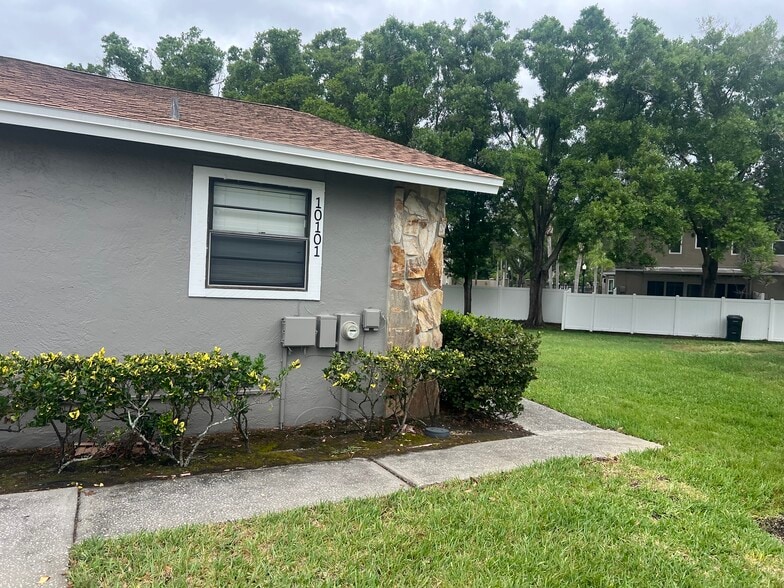 Building Photo - 10101 Lake Oak Cir