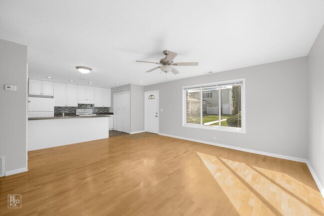 Building Photo - 1449 Quaker Ln