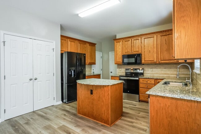 Building Photo - 9620 White Carriage Dr
