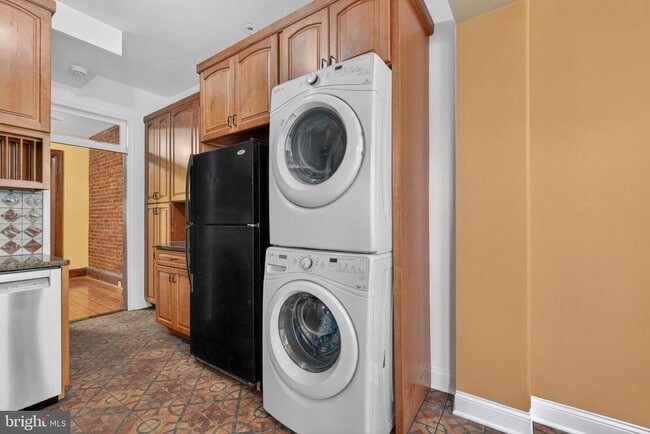 Building Photo - 1169 6th St NE