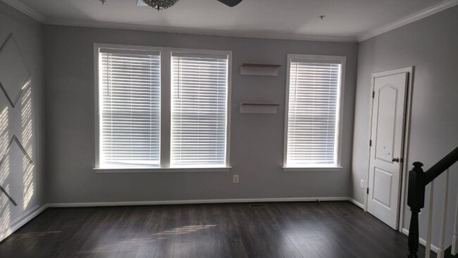 Building Photo - 211 Spring Bank Ave