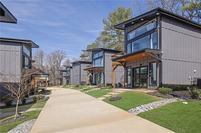 Building Photo - 3120 Godby Rd