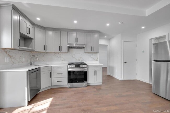 Building Photo - 609 Ovington Ave