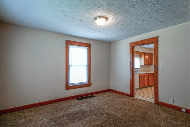 Building Photo - 310 E 17th St