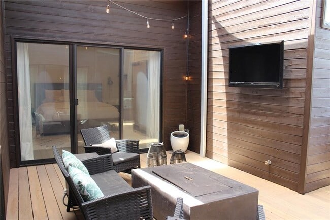 Building Photo - 3700 Garden Villa Ln