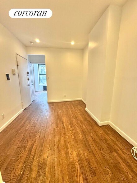 Building Photo - 509 E 81st St