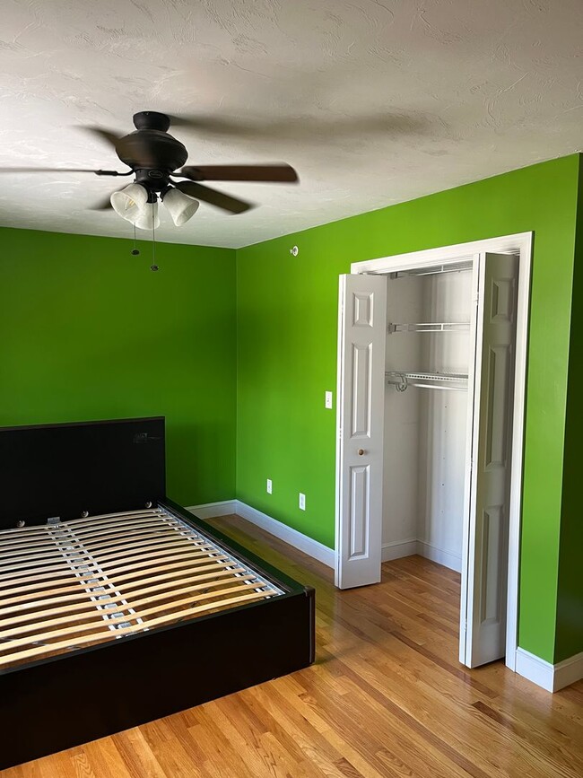 Building Photo - Modern 2Br-1.5Ba Townhouse in East Weymouth